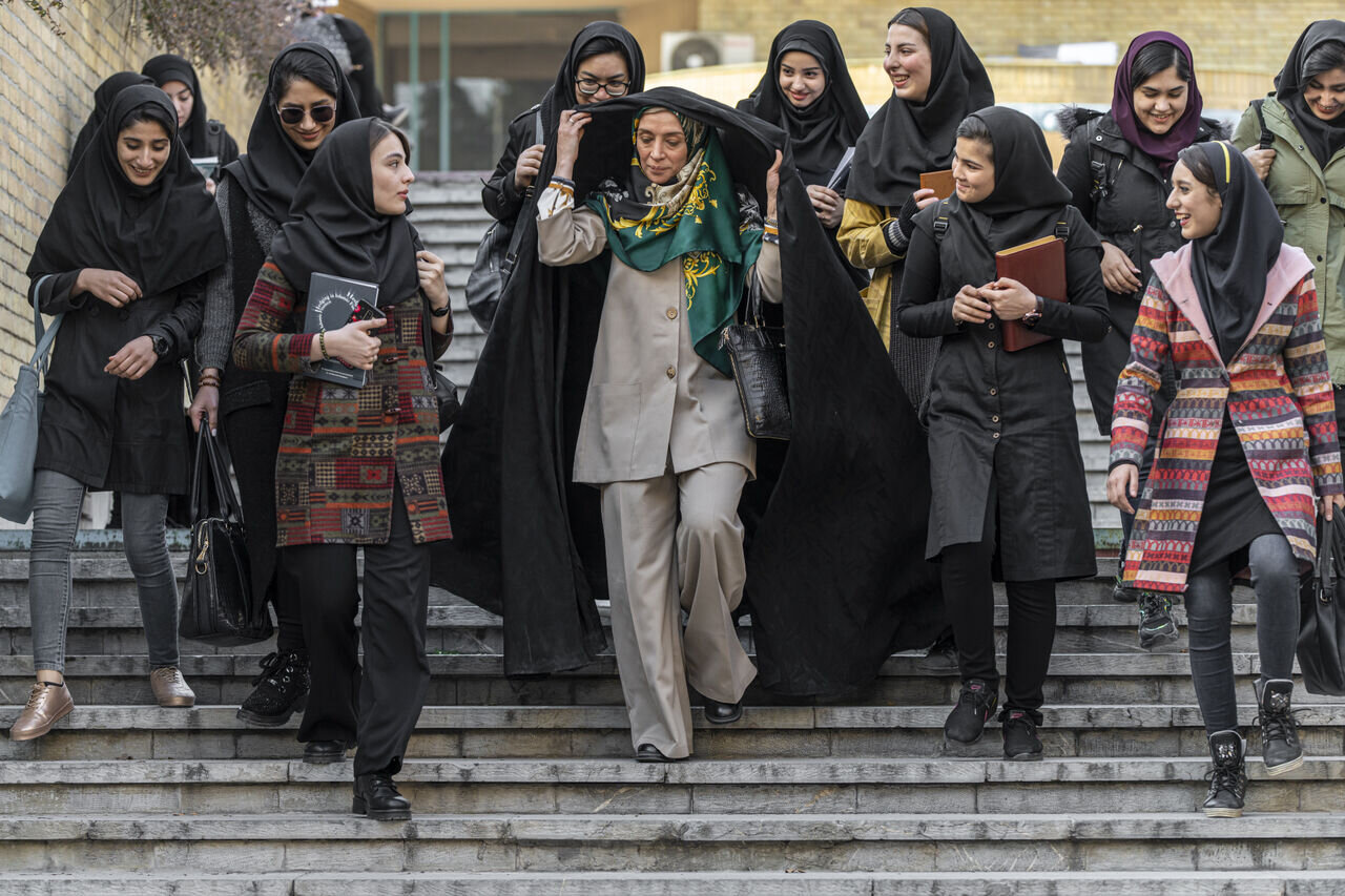 عکس ؛ خانمی که میخواهد رئیس جمهور ایران شود