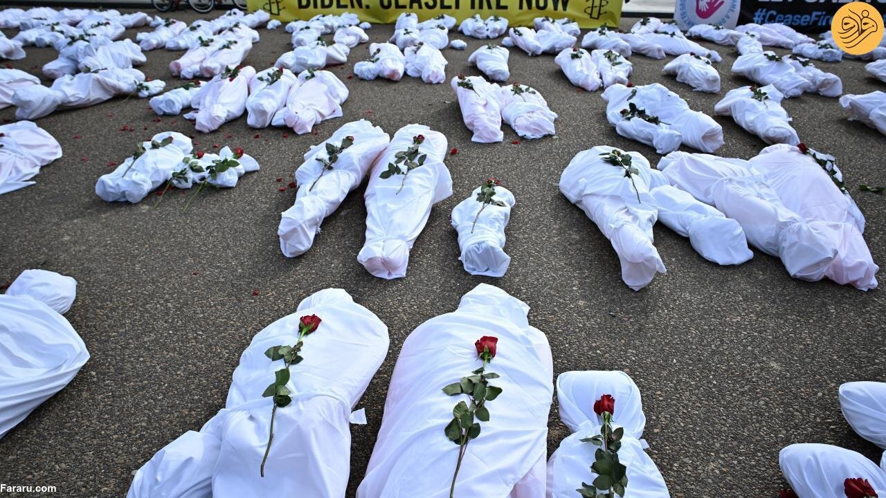 تصاویر | ده‌ها جسد کفن‌پوش مقابل کاخ سفید به یاد قربانیان غزه