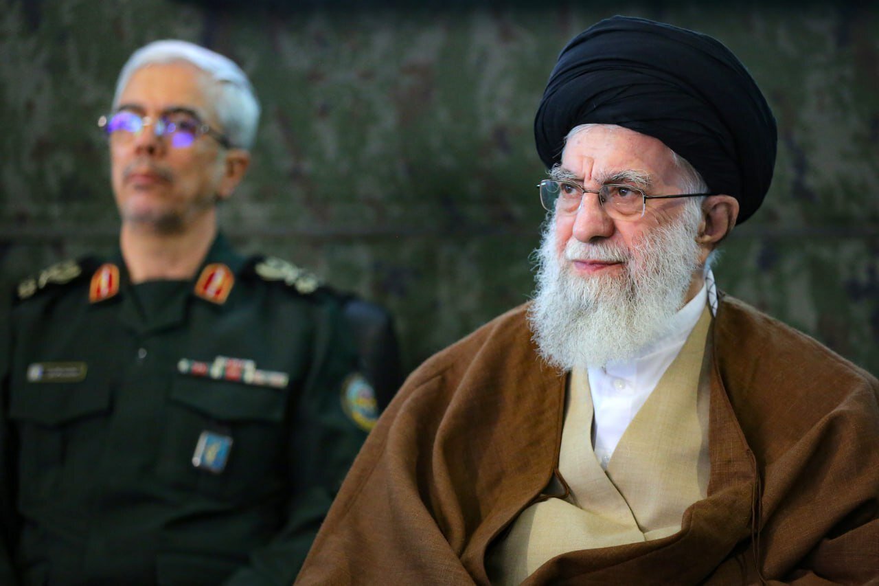 رهبرانقلاب: باید شریان حیاتی رژیم صهیونیستی قطع شود