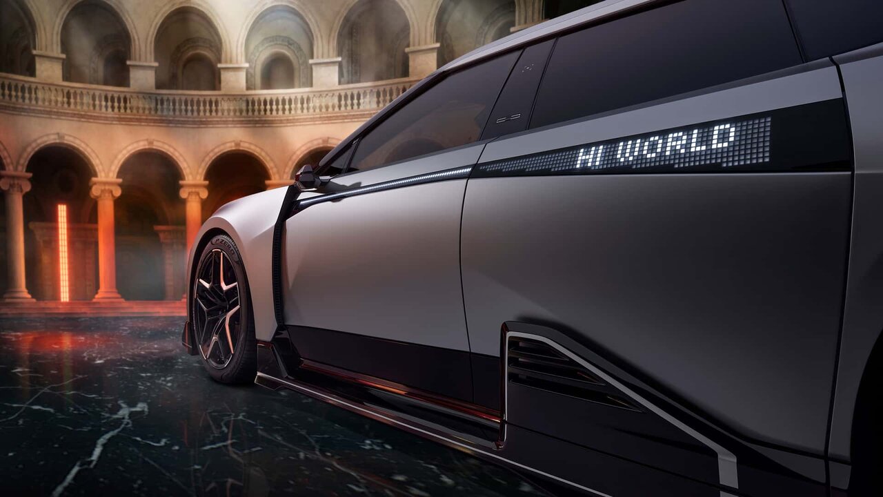 تصاویر | جدیدترین سوپر سدان چینی | صفر تا صد ۲ ثانیه، سرعت ۳۰۰ کیلومتر در ساعت