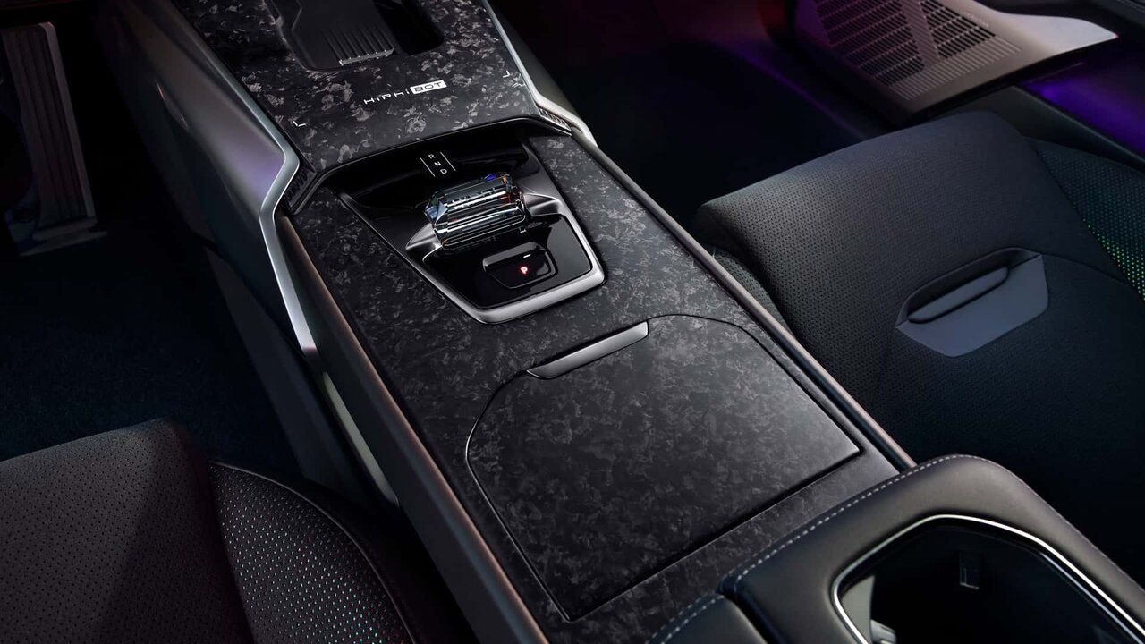 تصاویر | جدیدترین سوپر سدان چینی | صفر تا صد ۲ ثانیه، سرعت ۳۰۰ کیلومتر در ساعت