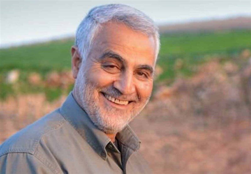 ناگهان حاج قاسم وارد شد ! | حیرت در مراسم یادبود سید رضی از یک شباهت عجیب ( عکس ) قاسم سلیمانی