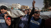 تصاویر | تشییع پیکر دو خبرنگار در غزه | بغض و اشک های دوستانش را ببینید