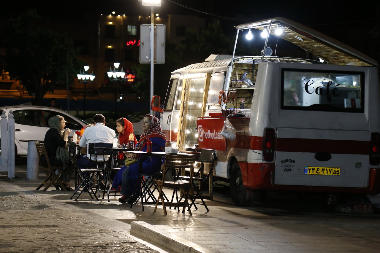 چه سازمانی متولی ساماندهی ون کافه های تهران است؟ | صدور مجوز برای ون کافه ها