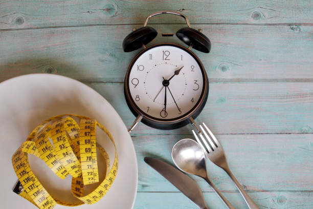 روزه داری متناوب چگونه می‌تواند به کاهش وزن شما کمک کند