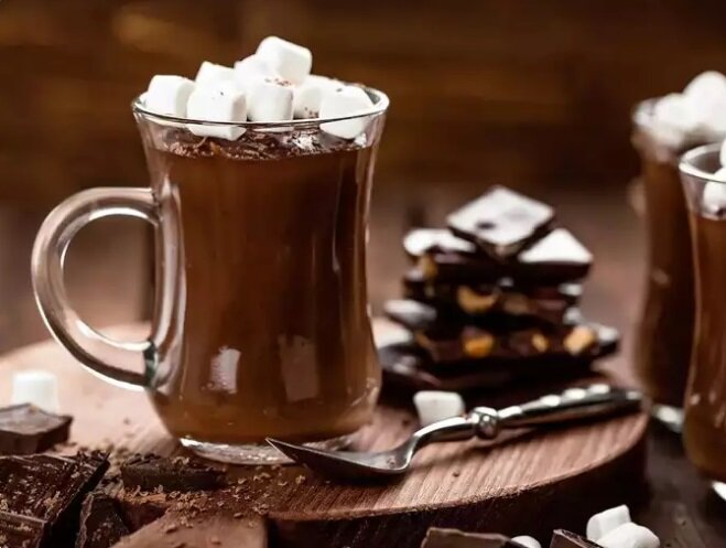 ۴ نوشیدنی که به کاهش وزن در خواب کمک میکنند