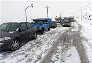 تصاویر گرفتار شدن ده‌ها خودرو در محور مریوان - سنندج با بارش برف