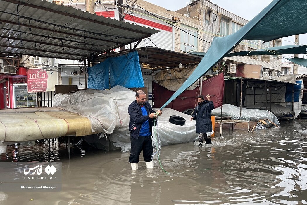 تصاویر | بازار کیان اهواز پر از آب شد | وضعیت بازار کیان پس از بارش باران را ببینید