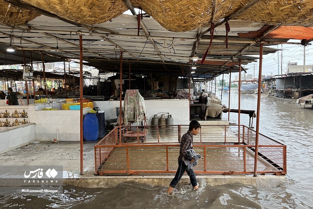 تصاویر | بازار کیان اهواز پر از آب شد | وضعیت بازار کیان پس از بارش باران را ببینید