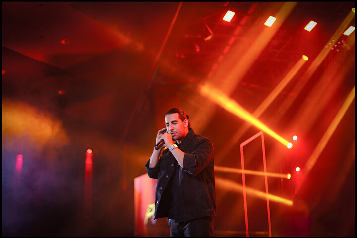 کار جالب خواننده پاپ در تازه ترین کنسرتش ؛ صحنه را ترک کرد و گفت...