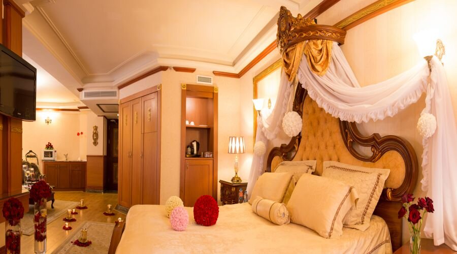 اقامتی عالی در هتل قصر طلایی مشهد