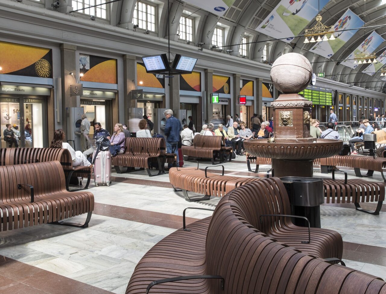 ماجرای نیمکتهایی که برای نشستن نیست + عکس