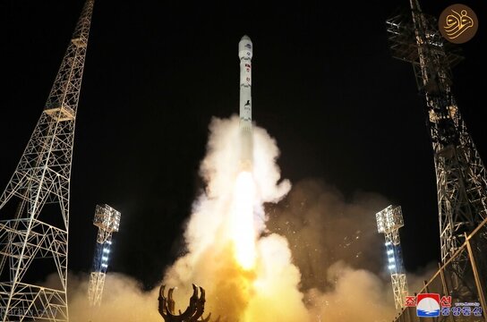 شلیک ماهواره نظامی کره شمالی به فضا با حضور کیم جونگ اون
