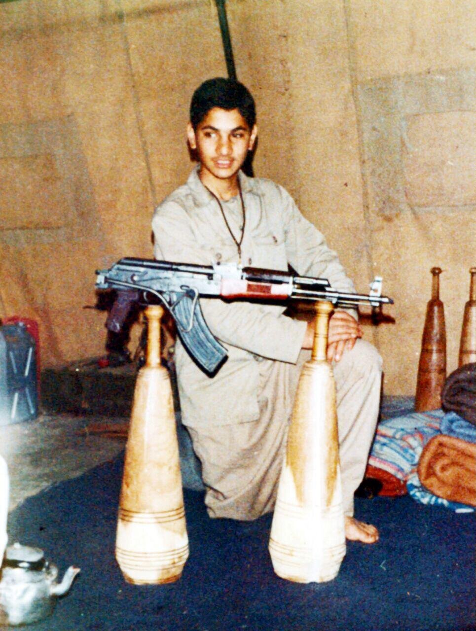 جوانی که تصویرش روی لباس پهلوانان زورخانه در دیدار با رهبر انقلاب نقش بسته بود کیست؟