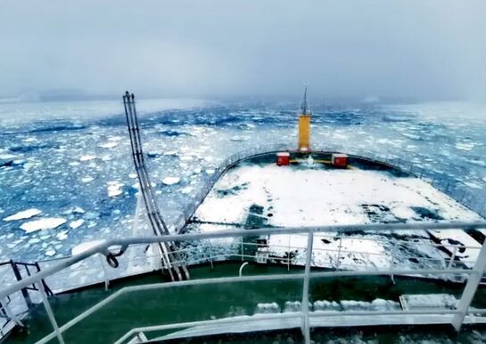 کشتی یخ شکن