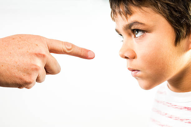 مهم‌ترین روش‌های کنترل خشم در برابر کودکان | نشانه‌های خشم در کودک را بشناسید | بروز این آسیب‌های جسمی و روانی در کودکانی که خشمشان را ابراز نمی‌کنند