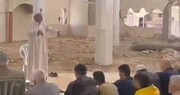 ببینید | حضور نمازگزاران در مسجد تخریب شده غزه
