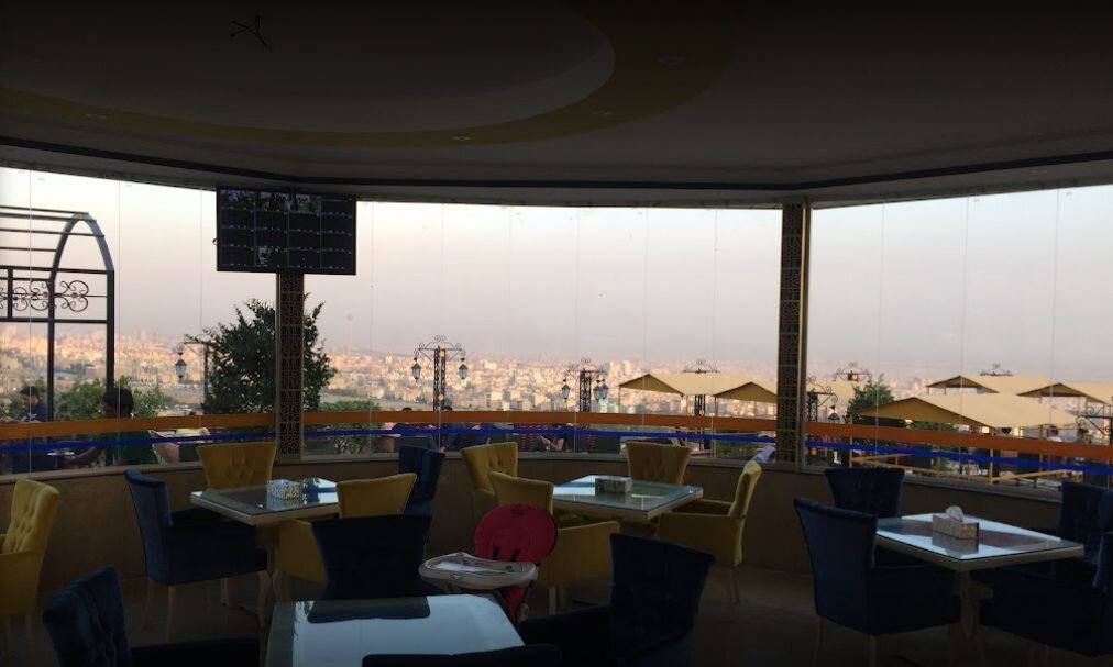 شکم گردی در بامها | اینجا تهران زیرپایتان است