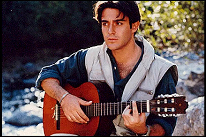 بشنوید | قطعهای که گلزار را در سینما مشهور کرد | تو این شب گریه میتونی پناه هق هقم باشی ...