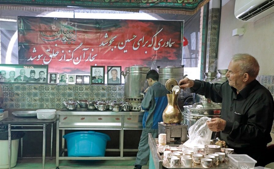 نذری ۱۷۰ساله قجری در تکیه قدیمی تهران