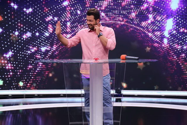 تصاویر | خداحافظی بازیگر مطرح با یک برنامه تلویزیونی | کدام بازیگر جایگزین او میشود؟