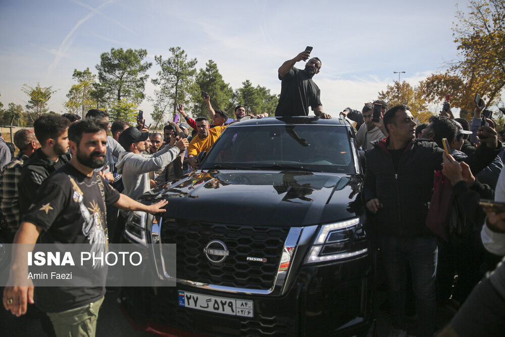 خودروی گرانقیمت و فوق لاکچری که هادی چوپان سوارش شد