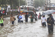 تصاویر بارندگی سیل آسا در گجرات هند | ۲۰ نفر کشته شدند
