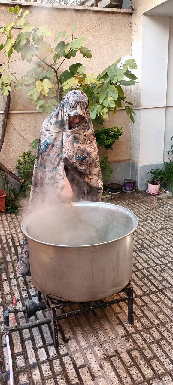 نذر شاخه‌های چنار برای دیگ حسینیه | طعامی برای باران و شفای بیماران