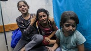 ببینید | انتقال ۳ کودک زخمی با یک ویلچر در غزه!
