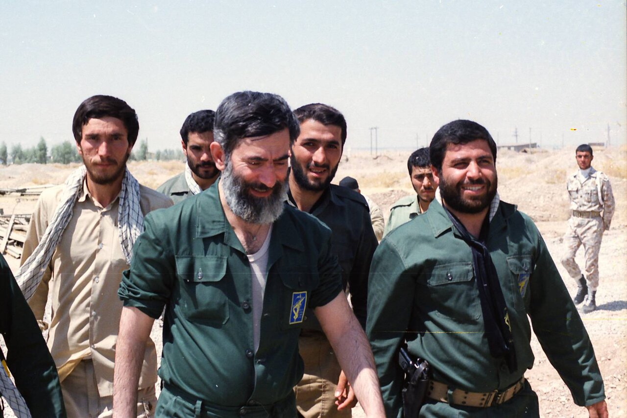 رهبر انقلاب در جبهه