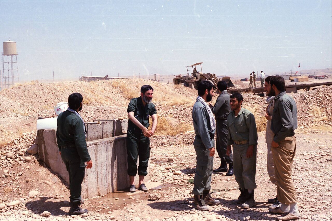 رهبر انقلاب در جبهه