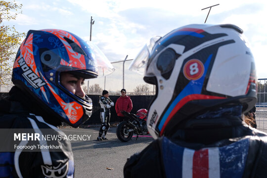 موتورسواری سوپربایک بانوان