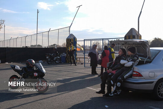 موتورسواری سوپربایک بانوان