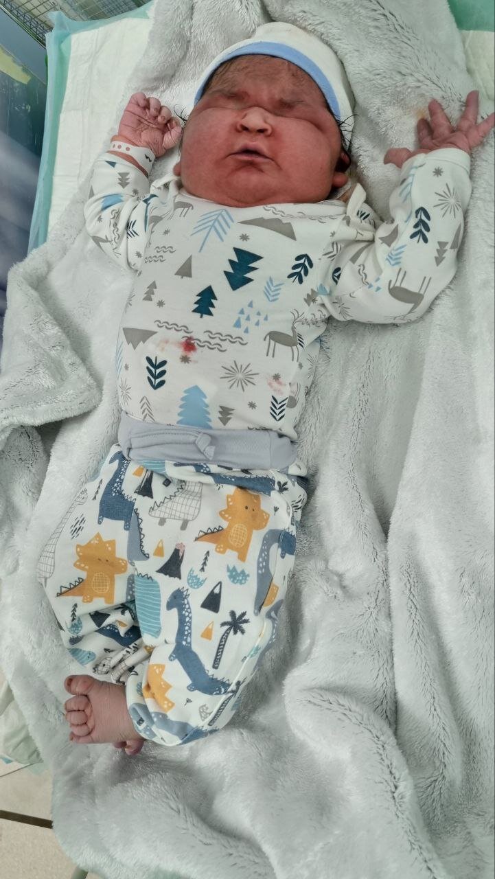 دلهرههای شبانه تولد سنگینترین نوزاد ایرانی + تصاویر | پزشک مهدی: با تصمیم لحظهای جان نوزاد ۷ کیلویی را نجات دادم | علت تولد کودک با وزن بالا