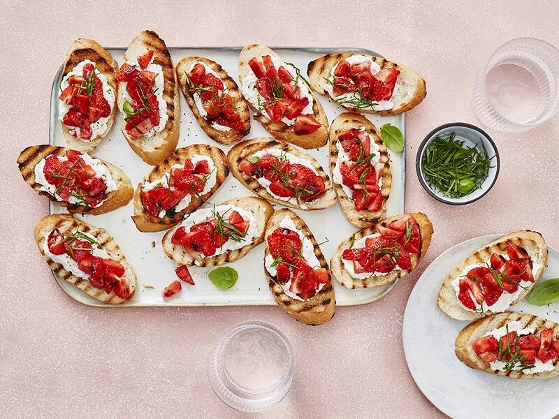 ۷ غذای هیجان انگیز و ناشناخته با توت فرنگی