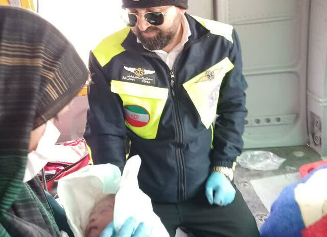 تولد یک نوزاد در بالگرد هوانیروزژ