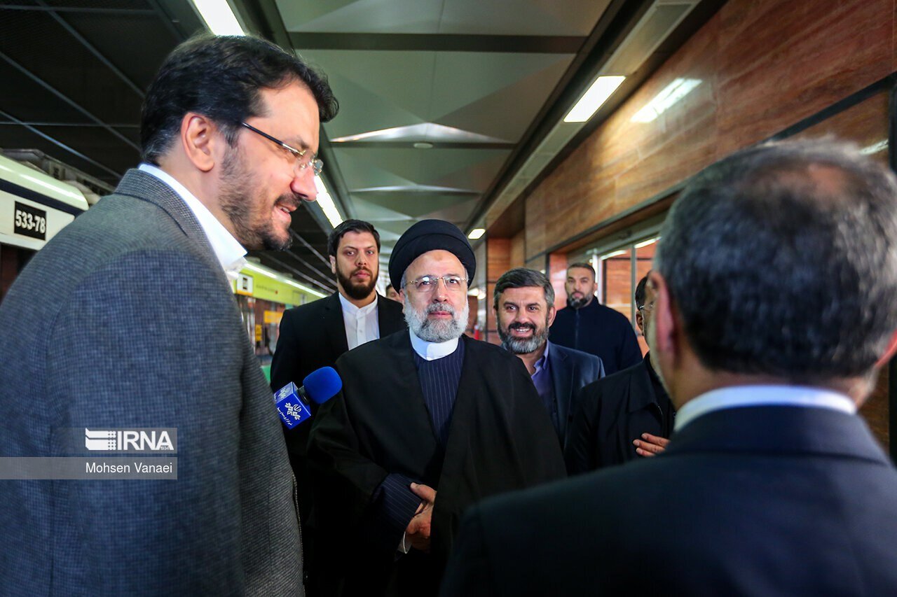 تصاویر | رئیسی با مترو به پرند رفت ؛ افتتاح ایستگاه شهر پرند پس از سالها انتظار