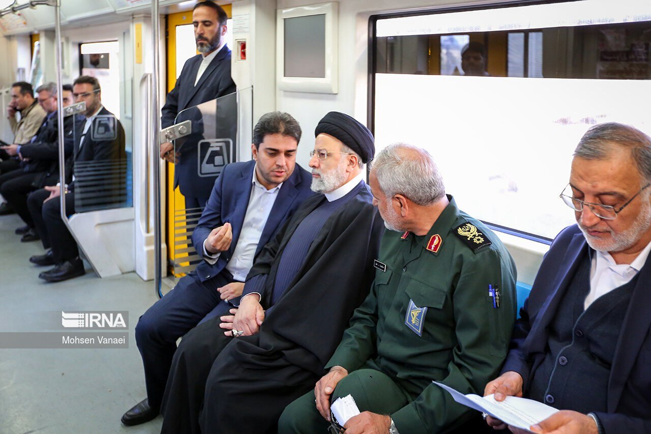 تصاویر | رئیسی با مترو به پرند رفت ؛ افتتاح ایستگاه شهر پرند پس از سالها انتظار