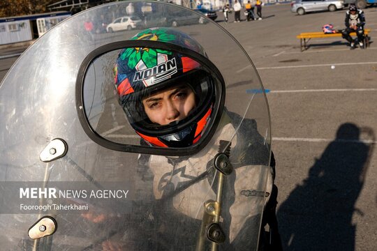 تصاویری متفاوت از موتورسواری زنان در تهران