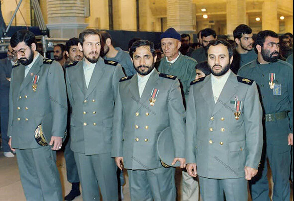 داستان جالب انتخاب لباس سبز برای سپاه | ماجرای لباس پلنگی بسیج | نظامی‌ها چه لباسی باید ‌بپوشند