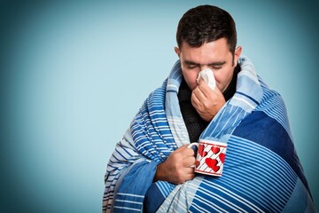 ۷ دلیل این که مدام سرما می‌خورید
