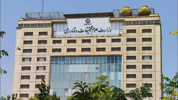 وزیر علوم برای مجازی نشدن دانشگاه‌ها باید پاسخگو باشد