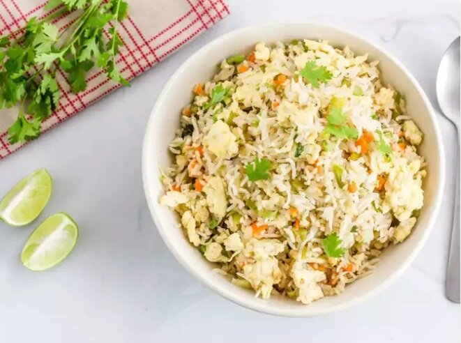 ۷ غذای خوشمزهای که میتوان با باقیمانده برنج درست کرد