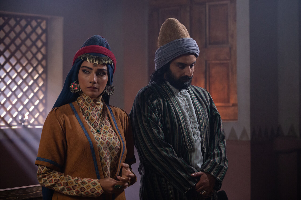 مستوران پر است از خرده داستانهای آموزنده | این سریال نیاز بیننده به دیدن و شنیدن قصه را پاسخ میدهد | مستوران به ادبیات کهن تکیه دارد