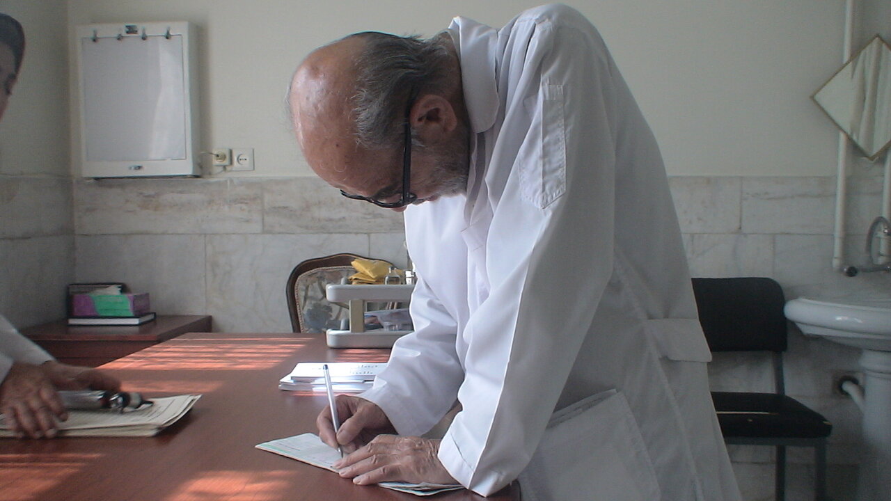 ماجرای جالب دکتر ایرانی که پارتی بیمارانش میشود