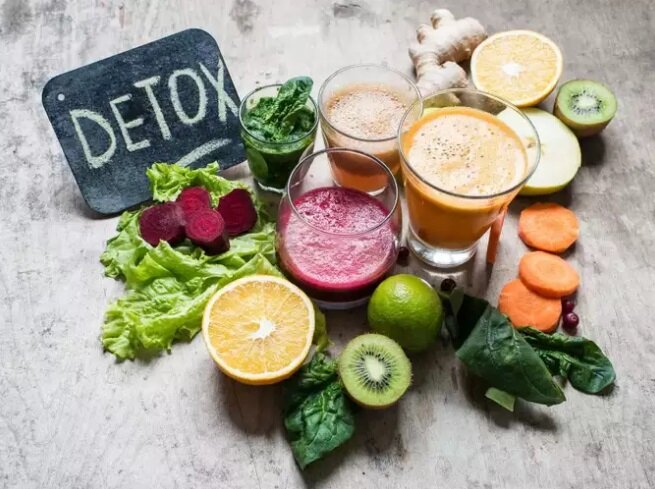 راهکارهایی برای رفع نفخ و تهوع پس از غذای چرب | با این ترفندهای ساده سلامت روده را افزایش دهید