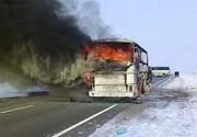 لحظه آتش گرفتن اتوبوس در حوالی هشترود