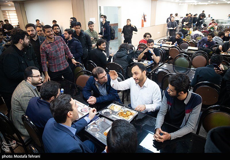 عکس | سخنگوی دولت در صف سلف دانشجویی