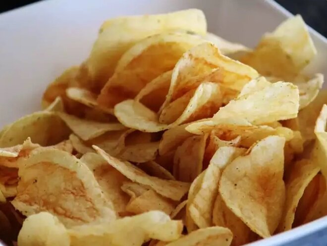 ۵ عامل اصلی اضافه وزن | بستههای خوراکی فریبنده چگونه باعث چاقی ما میشوند