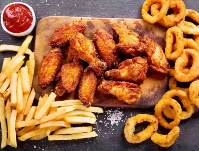 ۵ عامل اصلی اضافه وزن | بستههای خوراکی فریبنده چگونه باعث چاقی ما میشوند